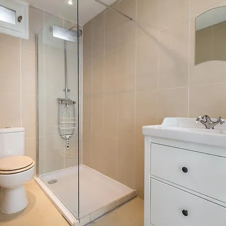 A Lovely Split Level Townhouse In The Heart Of Next To The Marche Forville And The Palais 1749 Apartment