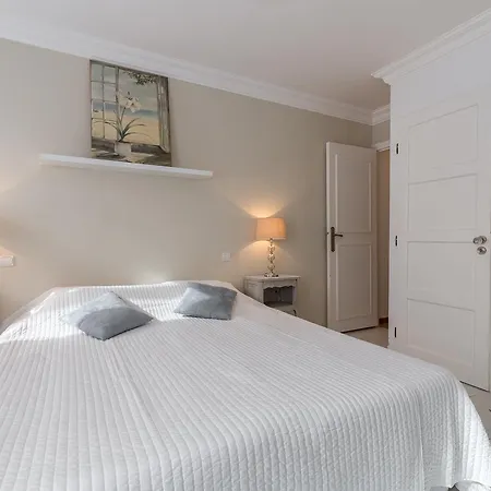 Apartment Marché Townhouse: Split-level Retreat Near Palais