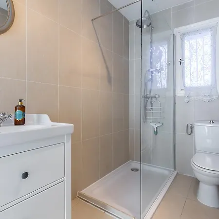 Apartment A Lovely Split Level Townhouse In The Heart Of Next To The Marche Forville And The Palais 1749 *
