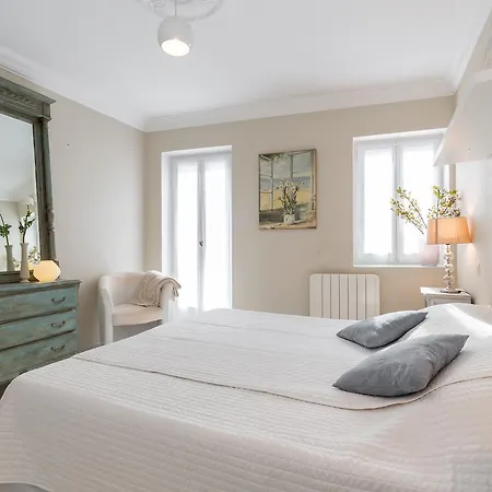 A Lovely Split Level Townhouse In The Heart Of Next To The Marche Forville And The Palais 1749 * Cannes